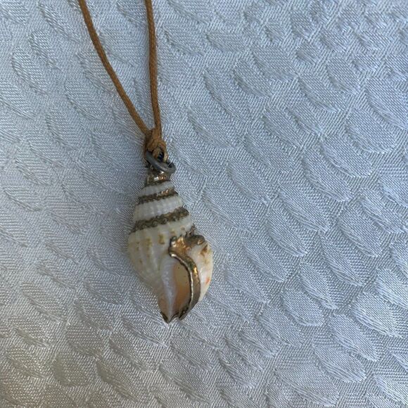3/$20 Hand Crafted SHELL Pendant NECKLACE - Picture 1 of 2